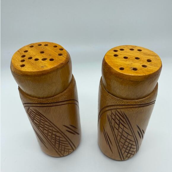 Mid Century Modern Vintage Wood Salt +Pepper set Wood Shakers etched design - Picture 4 of 5